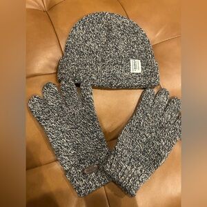 Barbour Blue and White Marbled Knit Hat and Gloves Set